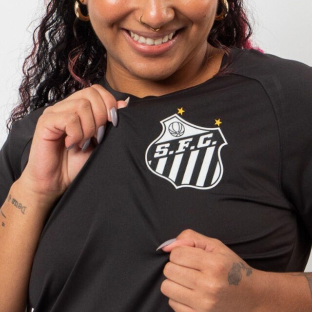 Camiseta Feminina Santos Futebol Clube BabyLook Logo Bordado