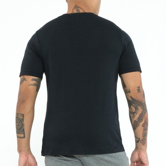 Camiseta Masculina Umbro Essential