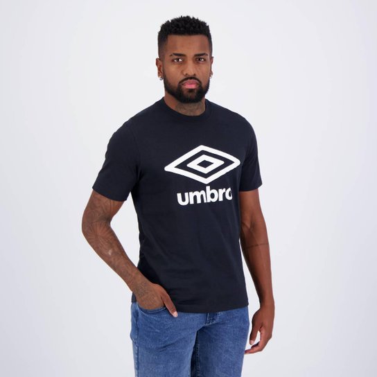 Camiseta Umbro Essential Logo Preta