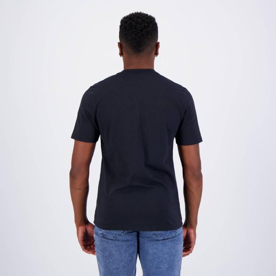 Camiseta Umbro Essential Logo Preta