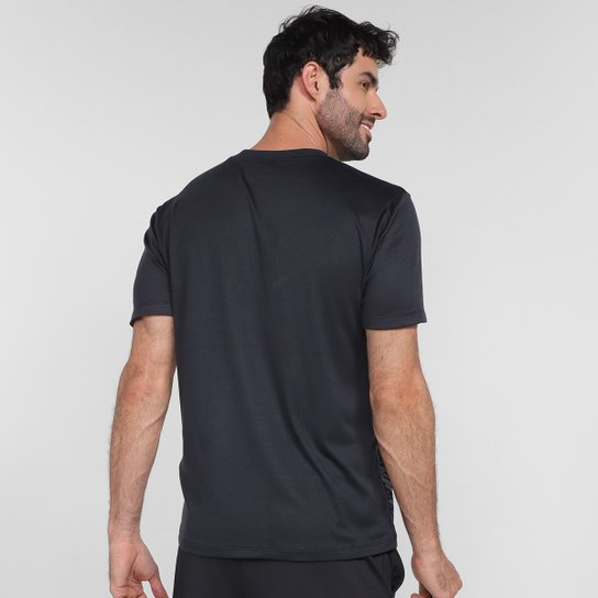 Camiseta Umbro Graphic Club Masculina