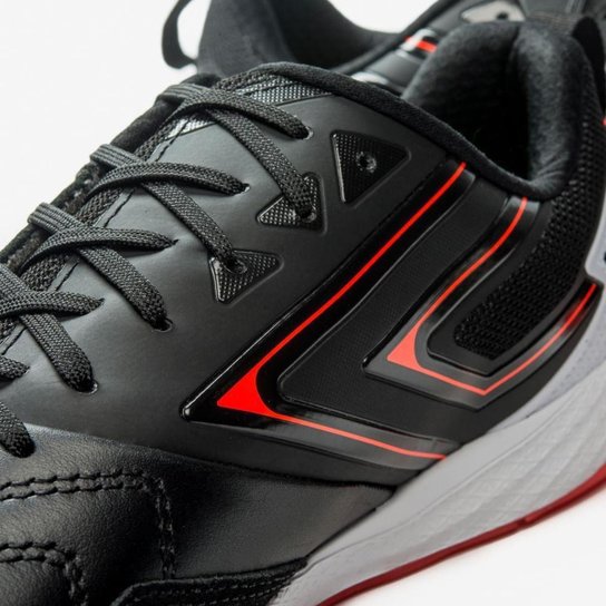 Chuteira Futsal Umbro Pro 5 Bump em Couro Preta/Prata/Coral