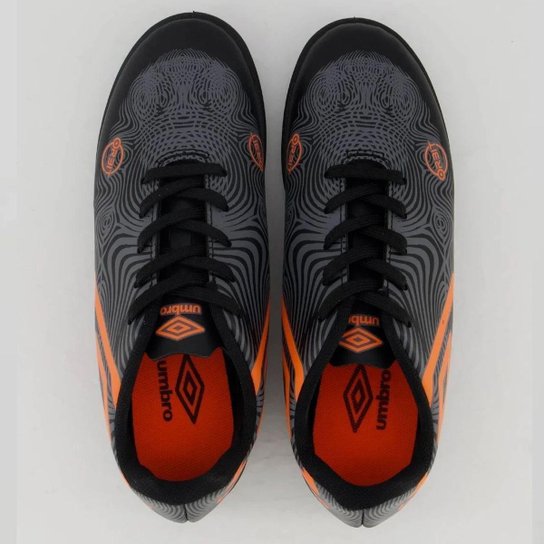 Chuteira Society Umbro Orbit Unissex Preto Laranja