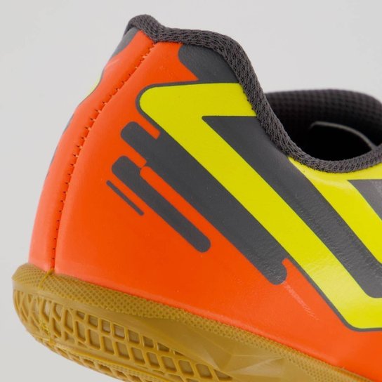 Chuteira Umbro Action Futsal Juvenil Laranja