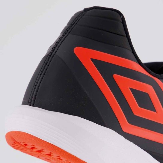 Chuteira Umbro Fifty VI Futsal Preta e Coral