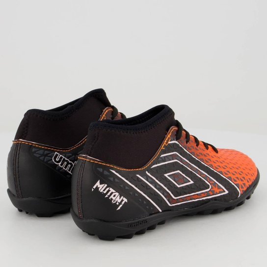 Chuteira Umbro Mutant Society Juvenil Preto e Laranja