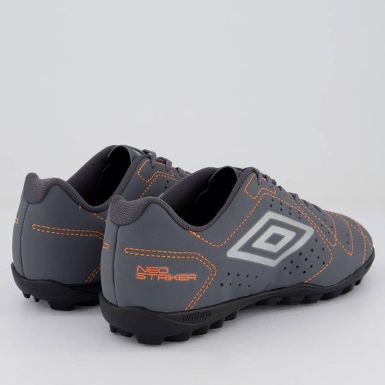 Chuteira Umbro Neo Striker Society Cinza e Laranja