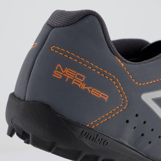 Chuteira Umbro Neo Striker Society Cinza e Laranja