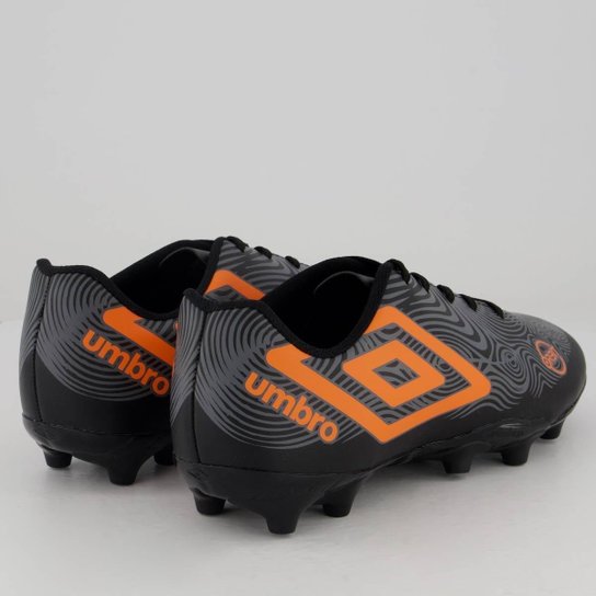 Chuteira Umbro Orbit Campo Preta e Laranja