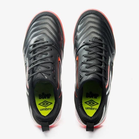 CHUTEIRA UMBRO PRO 5 BUMP 1036468 PRETO CORAL MASCULINO