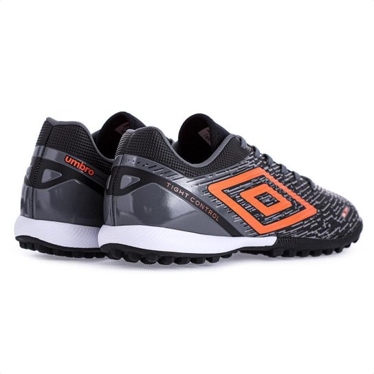 Chuteira Umbro Society Gravity Preto Grafite e Laranja - Masculino