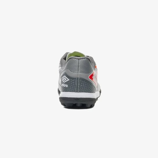CHUTEIRA UMBRO SOCIETY PRO 5 BUMP CLUB CINZA E GRAFITE 38